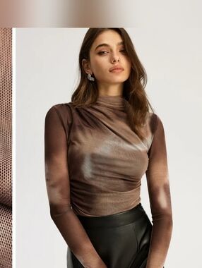 Commense Gradient Print Ruched Long Sleeve Bodysuit- In Brown Multi